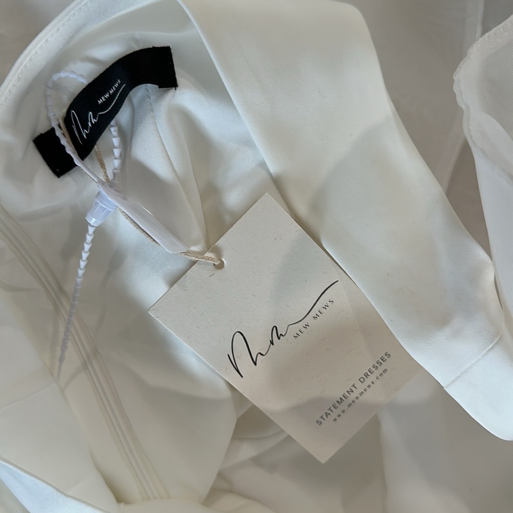 Elegant White Mini Dress - Picture 5 of 6
